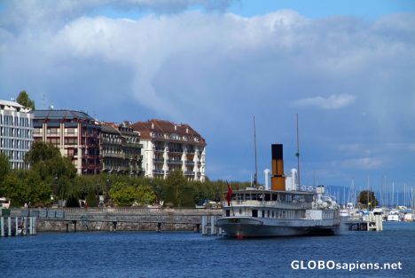 Postcard Geneva - boat landing