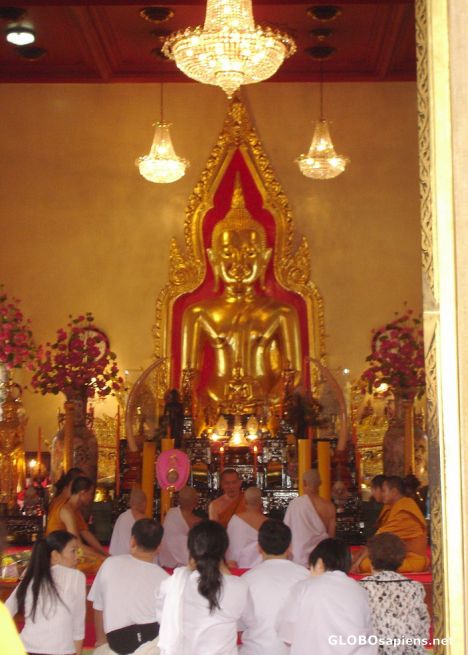 Postcard Prayers in Wat Traimit