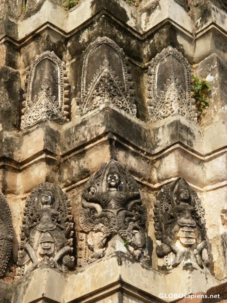 Postcard Old Sukhothai sculptures