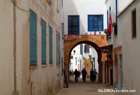 Postcard Tunis (TN) - an arch in the medina