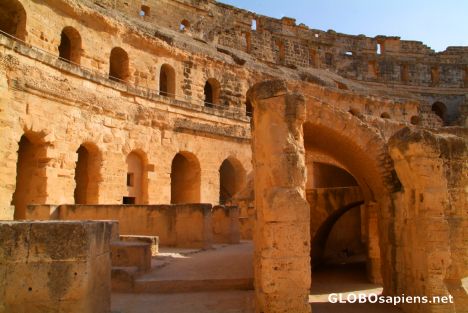 Postcard El Jem (TN) - the amphitheatre - under arches
