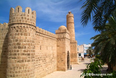 Postcard Sousse (TN) - A side view of Ribat's front