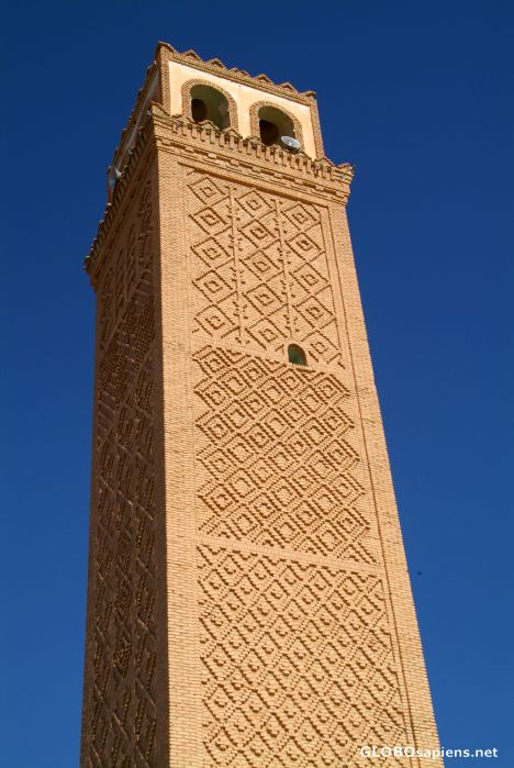 Postcard Tozeur (TN) - new minaret with old brickwork