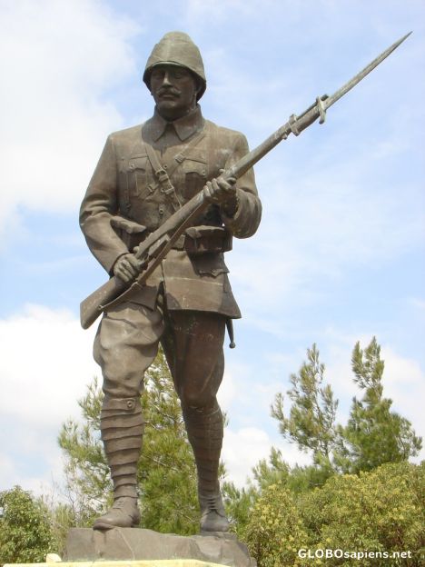 a statue for Turkish soldiers
