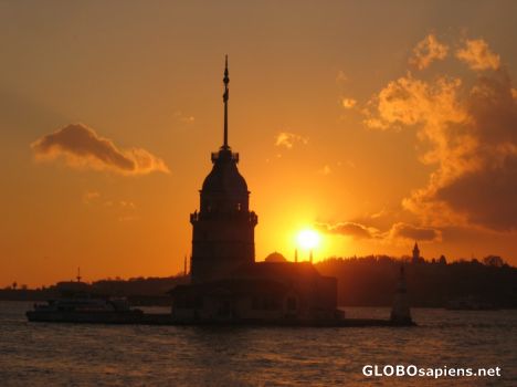 Postcard sunset behind the Maiden Tower