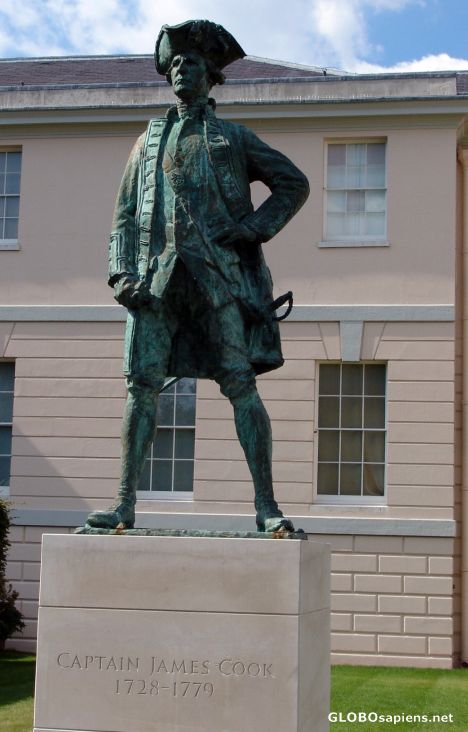 Postcard Capt James Cook Statue at National Maritime Museum