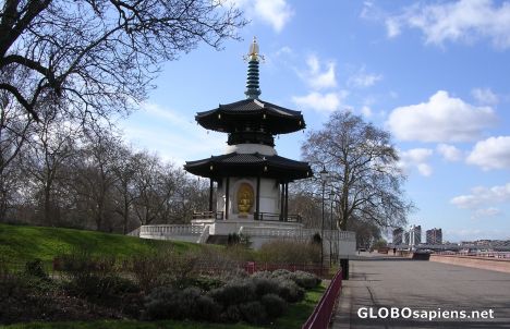 Postcard London - Peace Pagoda
