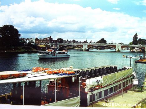 Postcard Thames from Hampton Court