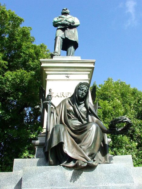 Postcard James Garfield Statue