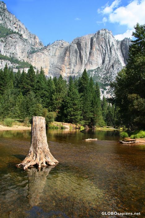 Postcard River in the Yosemite Park