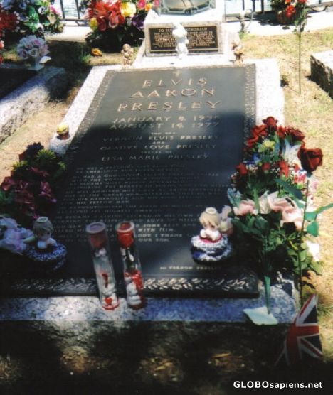 Postcard Elvis Presley's Gravesite
