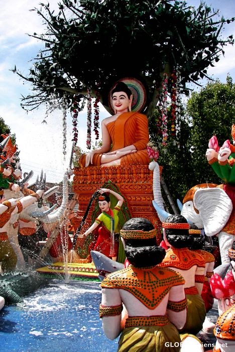 Postcard Statues and Fountain, Wat Dhammararam Temple