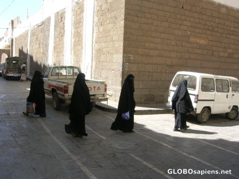 Postcard Women crossing the street
