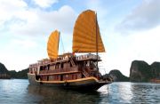 Halong Bay travelogue picture