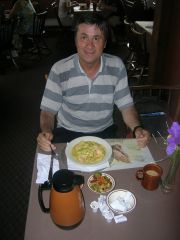 I am having lunch in the restaurant. I enjoyed the atmosphere more than the food
