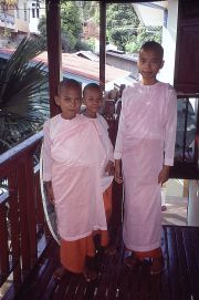 Sagaing, Nunnery Zayertheingi, Young Nuns