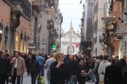Via Corso, the background is People's Square
