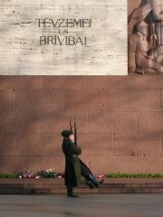 Guards in front of the freedom monument