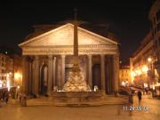 Night at Piazza della Rotonda and Pantheon.