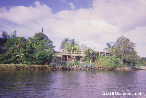 Postcard Beach House by the water, Surfers Paradise