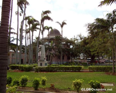 Postcard Parliement Square, Downtown Nassau