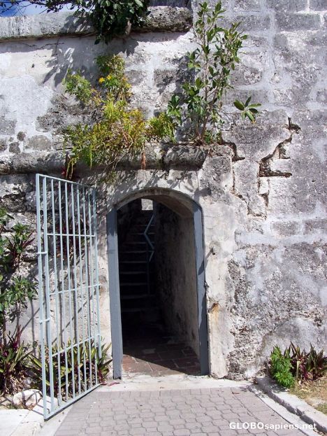 Postcard Main entrance of Fort Fincastle