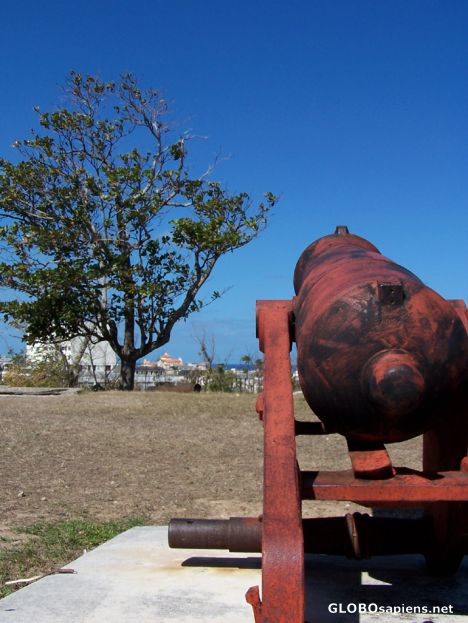 Postcard Canon at Fort Fincastle