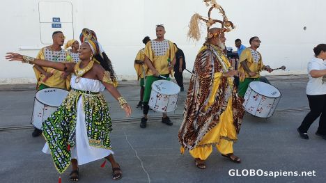 Postcard Local dancers