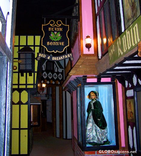 Postcard The Narrow streets of London