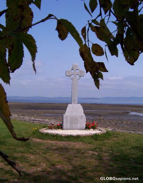 Postcard Monument to people who died of Hunger and Disease