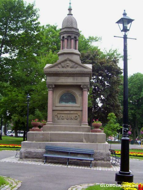 Postcard Monument in King`s Square