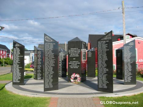 Postcard Fisherman's Memorial in Lunenburg