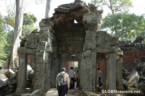 Postcard The Angkor Wat ruins, Main Gate