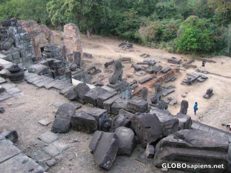 Postcard Phnom Bakheng Ruins - Scatered rubble