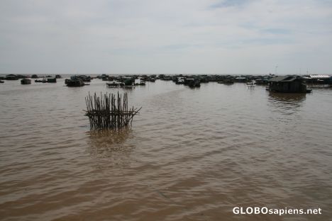 Postcard abt est 5m people live on the boat