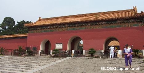 Postcard Large triple entrance of the Chang Ling tomb