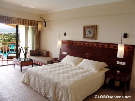 Postcard Holiday Inn in Sanya Bay