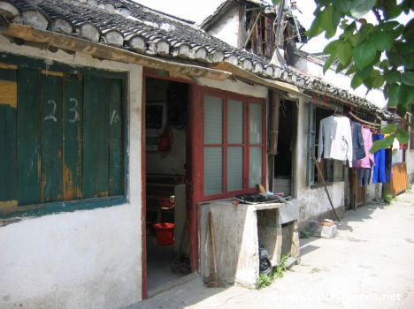 Postcard comman man's houses 2