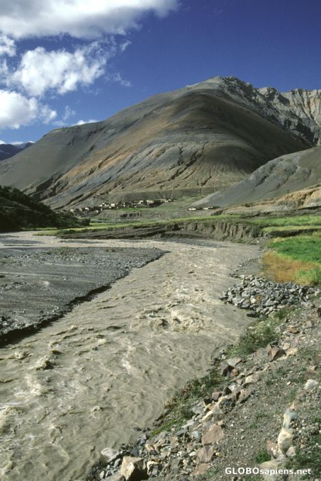 Postcard Landscape between Yamdrok Lake and Gyantse