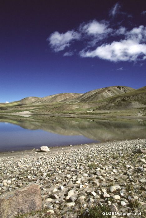 Postcard Lake somewhere between Saga and Kangmar