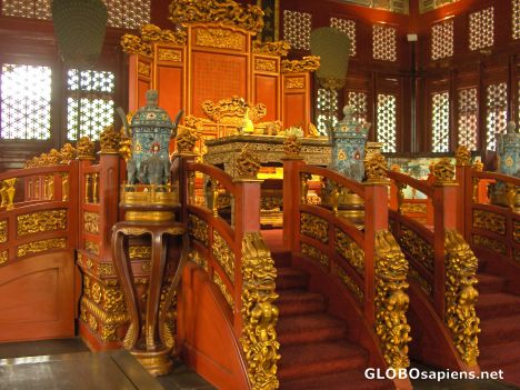 Postcard The throne