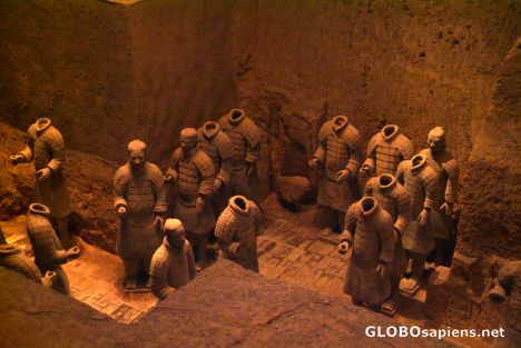Postcard Lintong (CN) - Terracotta Army - headless warriors