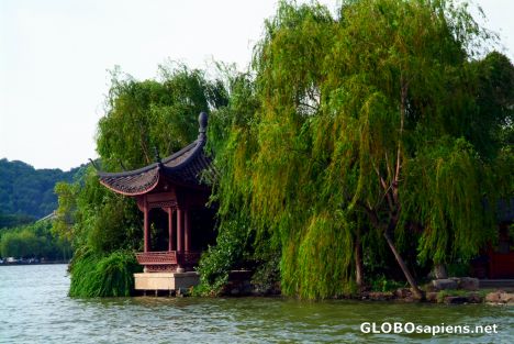 Postcard Hangzhou (CN) - small pavilion at the shore