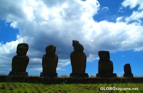Postcard Rapa Nui - midday at the status