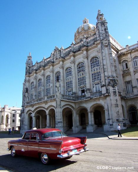 Postcard Museo de la Revolucion & 1 famous vintage car