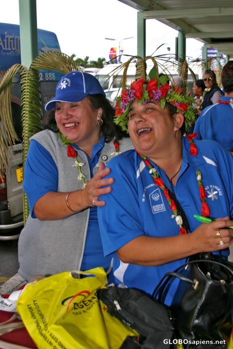 Postcard Rarotonga Airport: New Zealand netball team
