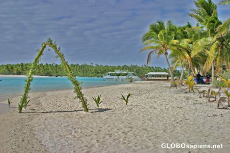 Postcard One Foot Island - Where are the bride and groom?