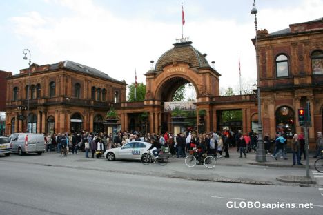 Postcard Tivoli; Entrance