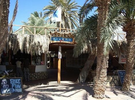 Postcard Desert Divers beachfront!