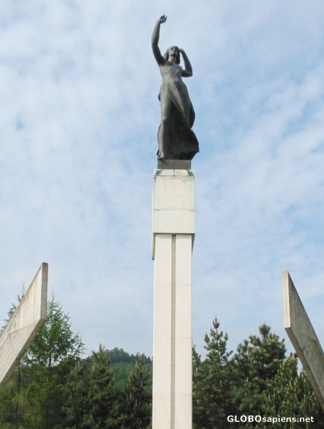 Postcard Velvary - Monument - Glorious days of May 1945